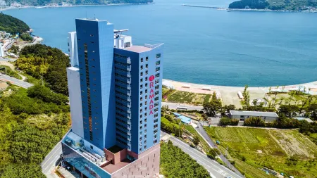 Ramada Suites Geoje  Отели в г. Кодже