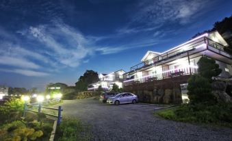 3. 남해설레임펜션..
