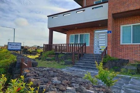 Feeling Good House Отели рядом с достопримечательностью «Dangcheomuldonggul Cave»