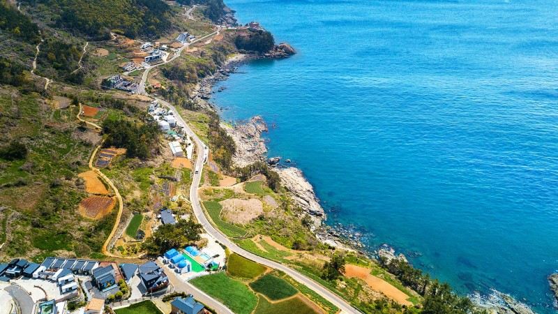 3. 산토리니앤..