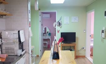 Hongdae Guesthouse Zerah (Women Only)