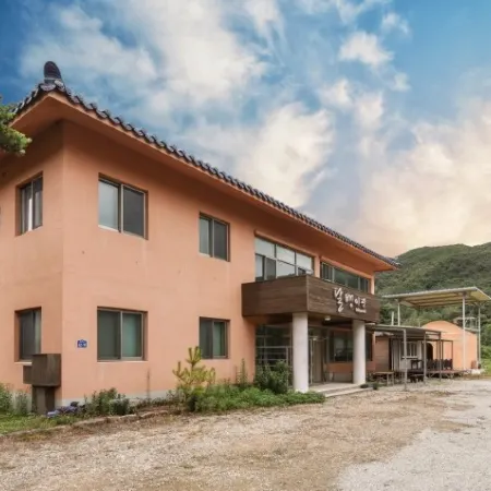 Gwangyang Sandalbaengi Pension