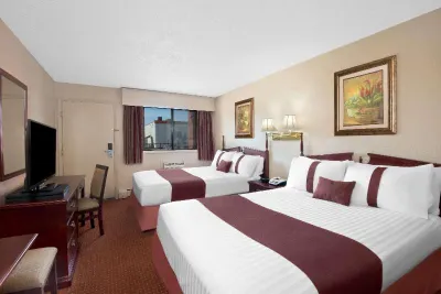 Howard Johnson by Wyndham Red Deer Hotels near Les's Trailer Park