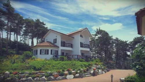 Taean (Anmyeondo) Jijunghae Pension Hotels in Taean-gun