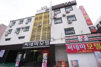 Jeonju Gosa-Dong Cinema Hotels near Jeonju Gaeksa