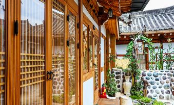 Happiness Full Hanok Guesthouse