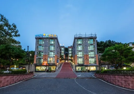 Eurwangni Beach Hill View House Pension Отели рядом с достопримечательностью «Бич- урваньский»