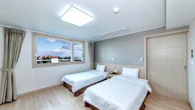 Jeju Jungmun J Hill Hoteles cerca de Museo Joanne de Osos de Peluche
