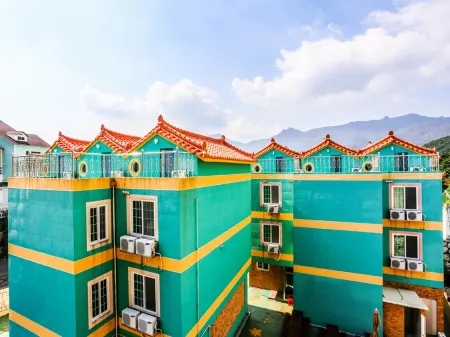 Geoje Island Milky Way Pension Отели рядом с достопримечательностью «Geoje Haegeumgang ("Mount Kumgang of the sea")»