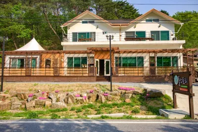 피플스토리민박 일광굴 주변 호텔