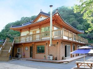 洪川納姆瓦塞旅館