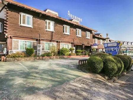 Gurye Little Prince Pension Отели рядом с достопримечательностью «Gurye Sansuyu Village»