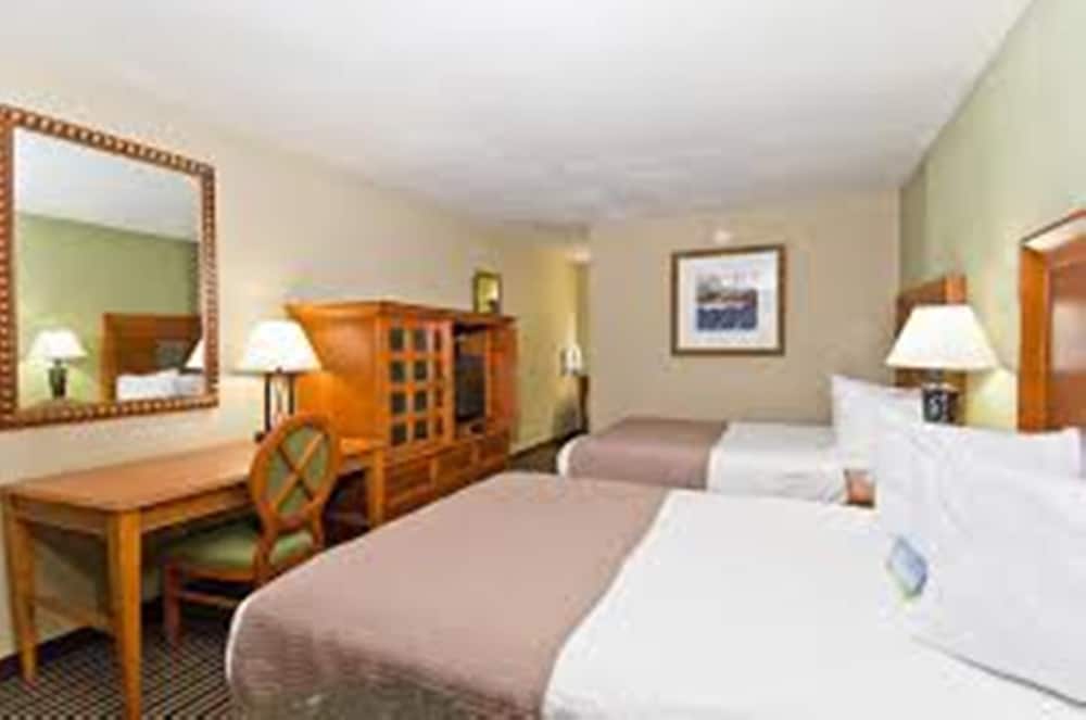 Days Inn by Wyndham Carlisle