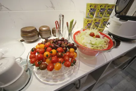 Changwon Jinhae 385 Отели рядом с достопримечательностью «Yeojwacheon Stream»