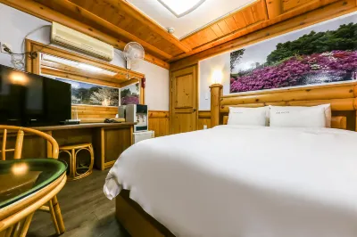 Pine Motel Hotels in 