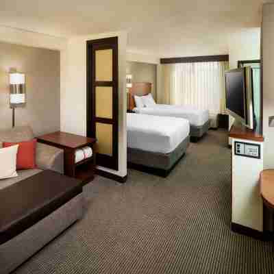 Hyatt Place Topeka Rooms
