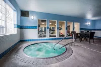 La Quinta Inn & Suites by Wyndham Eugene - Bathtub