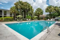 Clarion Inn Conference Center - Swimmingpools