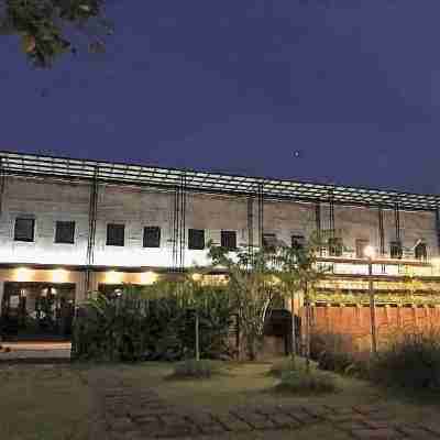 เดอะ ทรี สลีป แอนด์ สเปซ Hotel Exterior