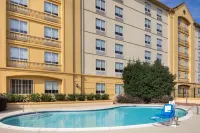 La Quinta Inn & Suites by Wyndham Atlanta Ballpark/Galleria - Pools