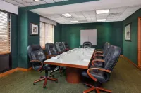 La Quinta Inn & Suites by Wyndham Garden City Hotels in East Garden City