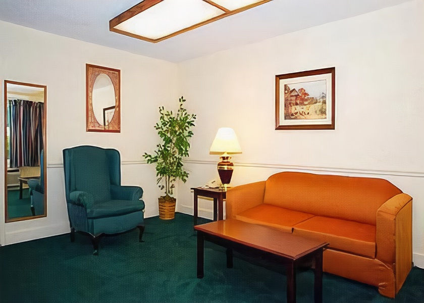 Quality Suites Airport Wichita