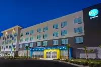 Tru by Hilton Fort Walton Beach - parking