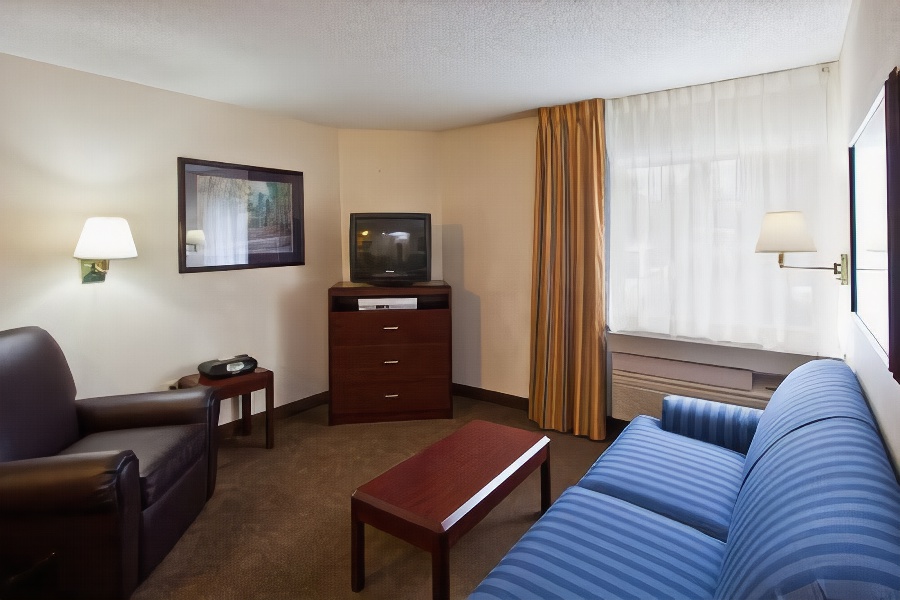 Sonesta Simply Suites Detroit Troy