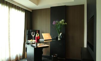 Golden Tulip Mandison Suites