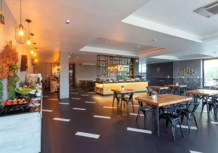 Maya Phuket Airport Hotel