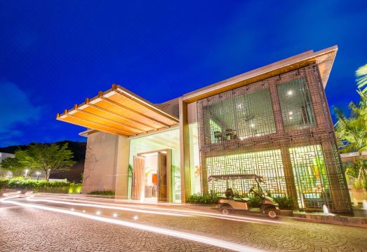 퓨전 스위트 푸켓 빠통 수영장