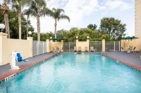 La Quinta Inn & Suites by Wyndham Melbourne Viera - Pool