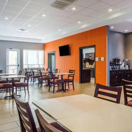 La Quinta Inn & Suites by Wyndham Lynchburg at Liberty Univ.