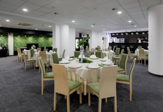 2. 호텔 스포츠 베..