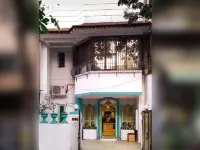 호스텔 만트라 안데리 웨스트 호텔