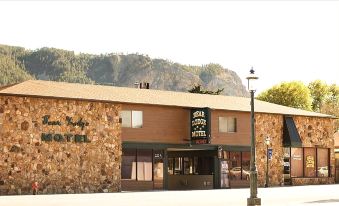 Bear Lodge Motel