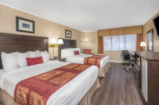 Ramada by Wyndham Coquitlam Hotels in Coquitlam