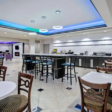 La Quinta Inn & Suites by Wyndham Fairfield TX