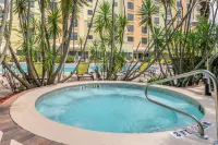 Comfort Suites Maingate East - Hot Tub