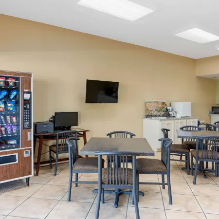 Econo Lodge Belton - Kansas City South