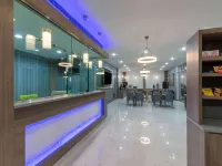 Days Inn & Suites by Wyndham Downtown/University of Houston Hotels near TDECU Stadium