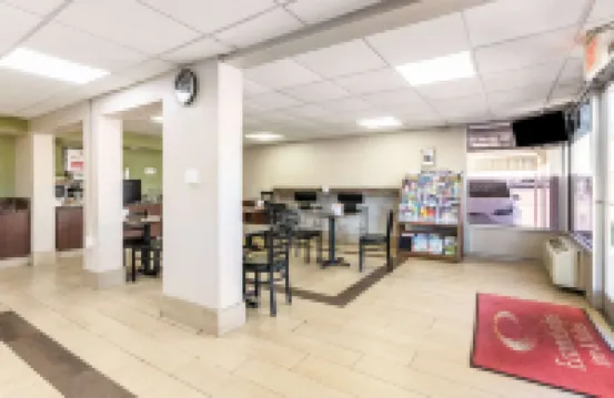 Econo Lodge Inn & Suites Near Bricktown