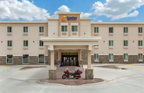 舒適套房酒店-近拉什莫爾山