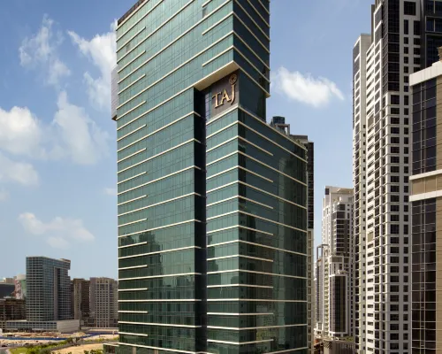 Taj Dubai Hoteles cerca de Centro comercial Emaar Square
