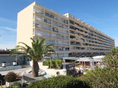 Port Astoria Hotels near Bocal du Tech Beach Club