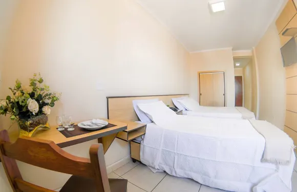 商業中心古老廣場酒店