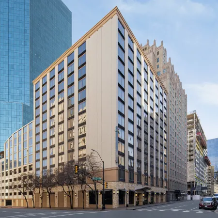 Embassy Suites by Hilton Fort Worth Downtown Отели рядом с достопримечательностью «Fort Worth Herd Longhorn Cattle Drive»