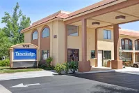 Travelodge by Wyndham Banning CA Near Casino/Outlet Mall Hotels in Banning