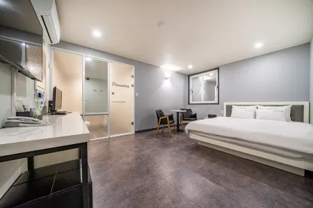 Ulsan Jinha Paradise Отели рядом с достопримечательностью «Jinha Beach»