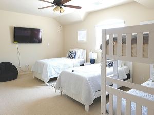 4Bdrm 2.5Bath 10Beds - Sugarland Fresno